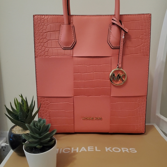 MK Mercer - Picture 1 of 4